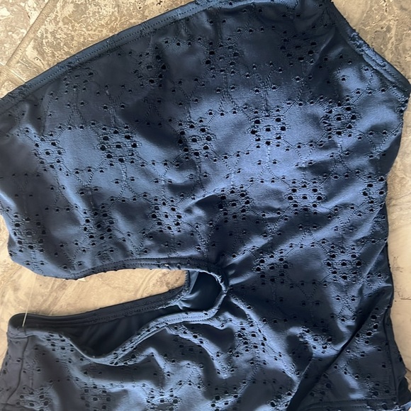 Bloomingdale’s Aqua One Shoulder Side Cutout One Piece Swimsuit, Size S NWT - Picture 3 of 7